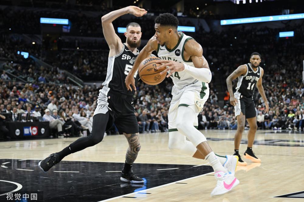 赛场内外承 赛场内外承